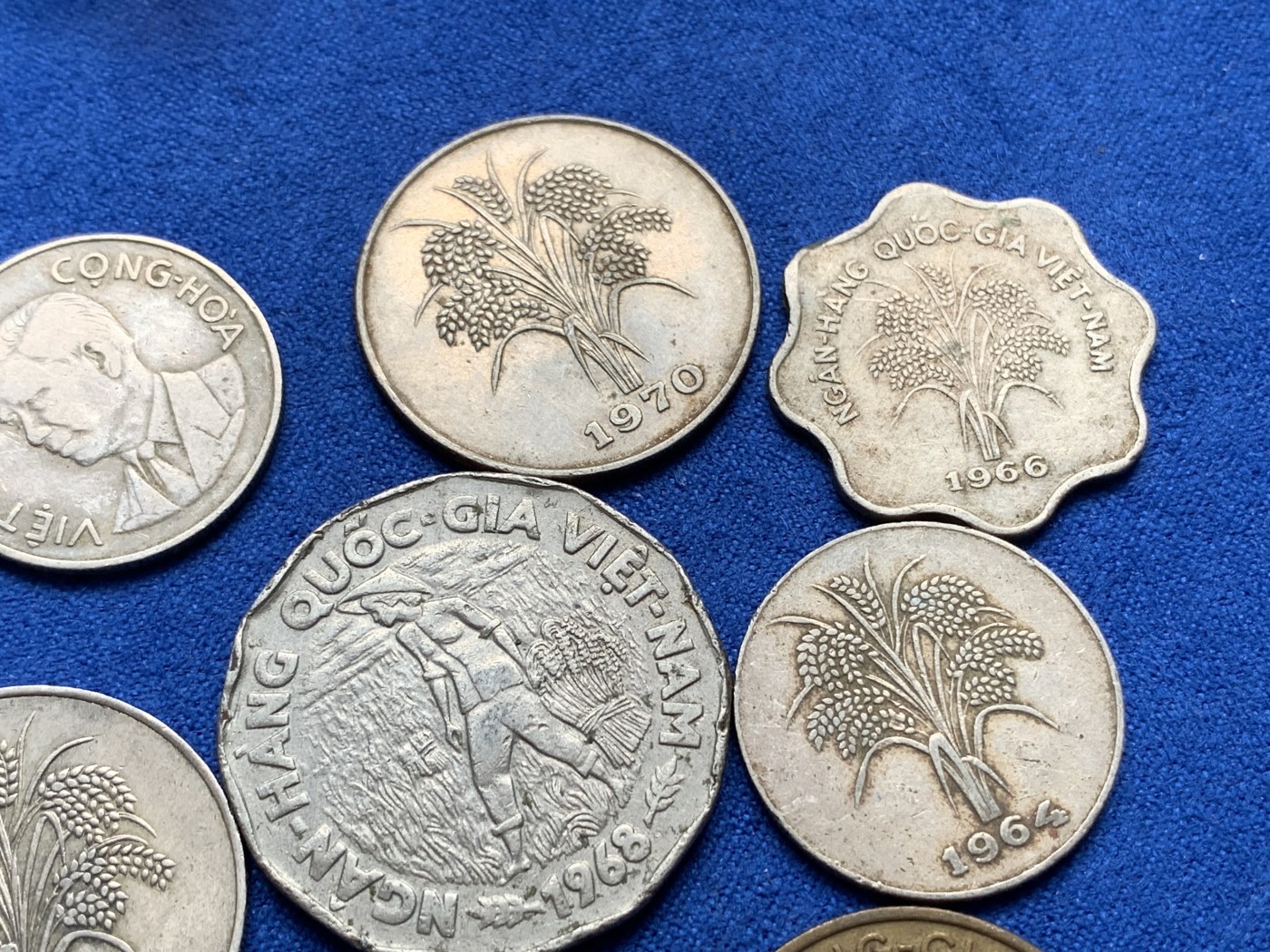 《竞宝斋》第195场-周日，周一 2场 (全场包邮) 八枚一组 南越辅币