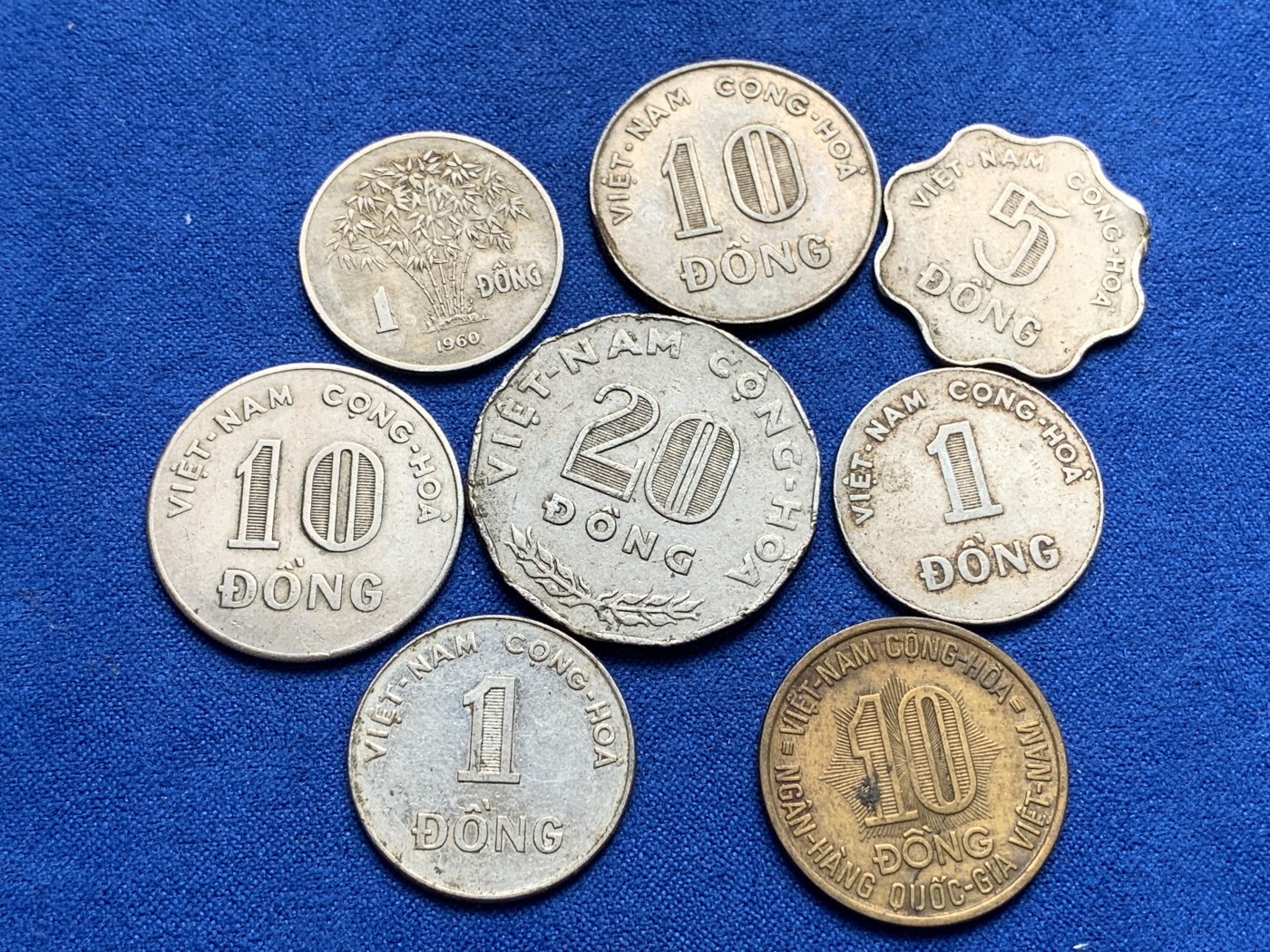 《竞宝斋》第195场-周日，周一 2场 (全场包邮) 八枚一组 南越辅币