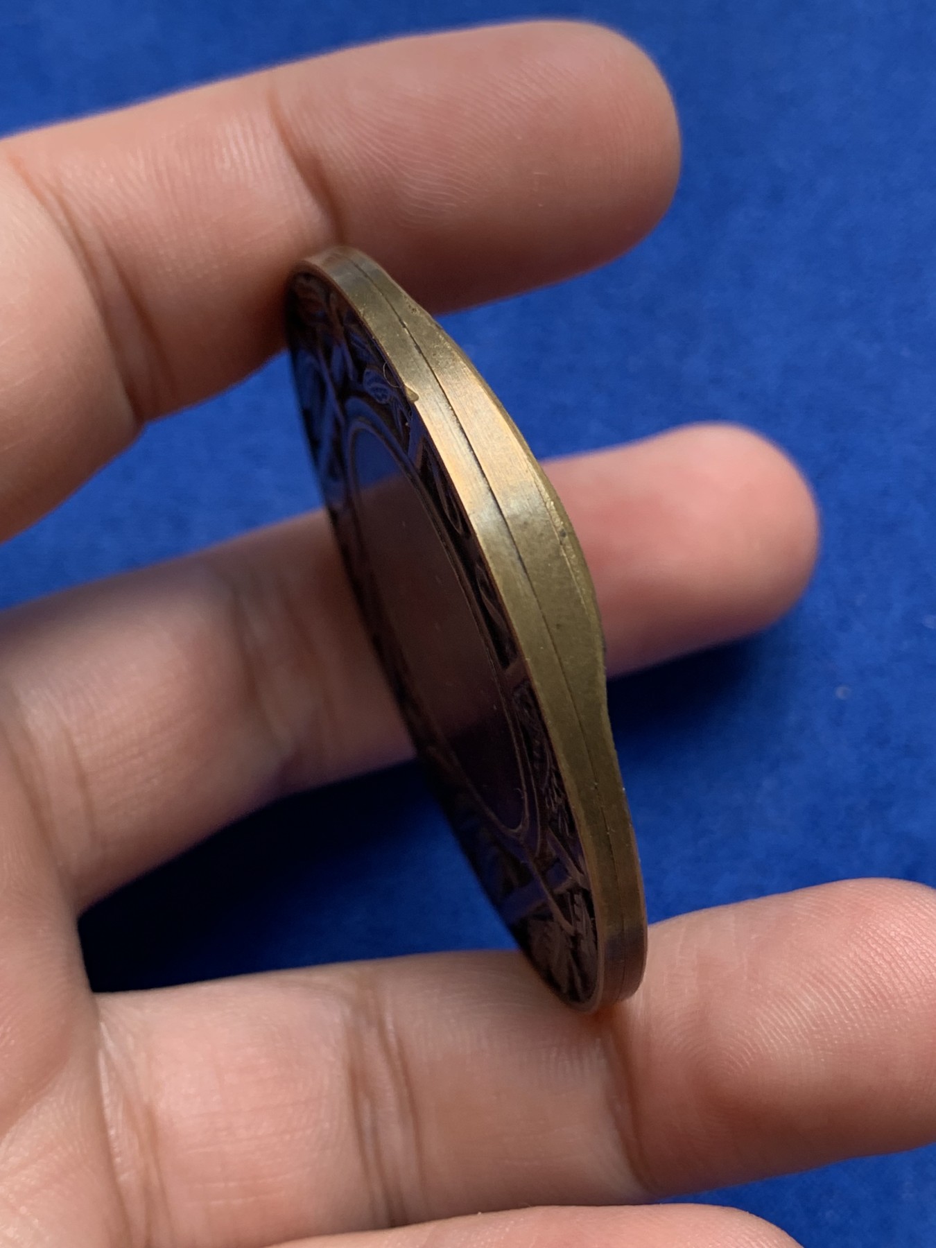 《竞宝斋》第195场-周日，周一 2场 (全场包邮) 法国玛丽安娜大铜章 57.7g  49.6mm