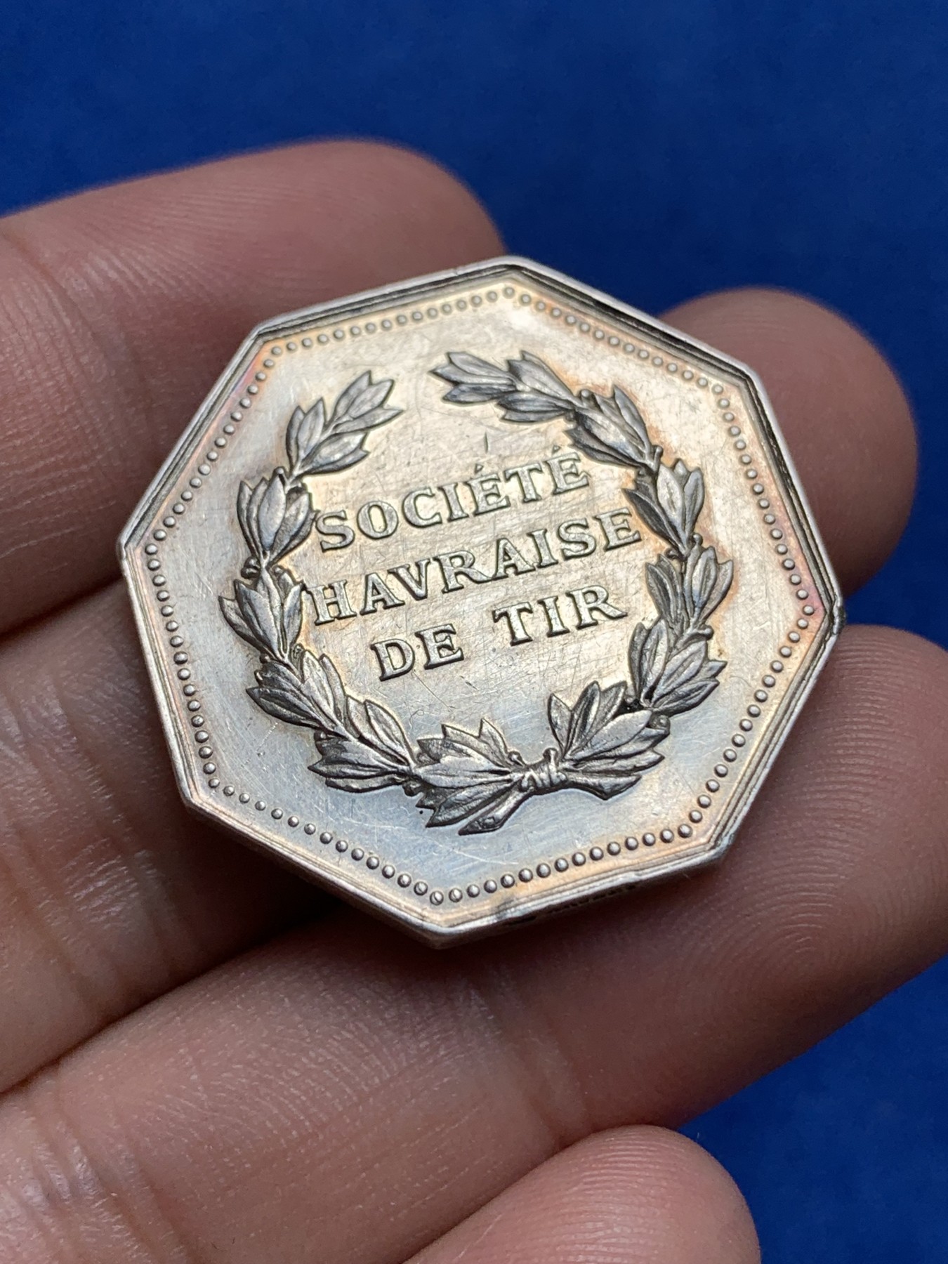 《竞宝斋》第195场-周日，周一 2场 (全场包邮) 法国 1880-1898 射击八角银质代币 极少见版本 14克 29.7mm 丰饶角边铭 银标