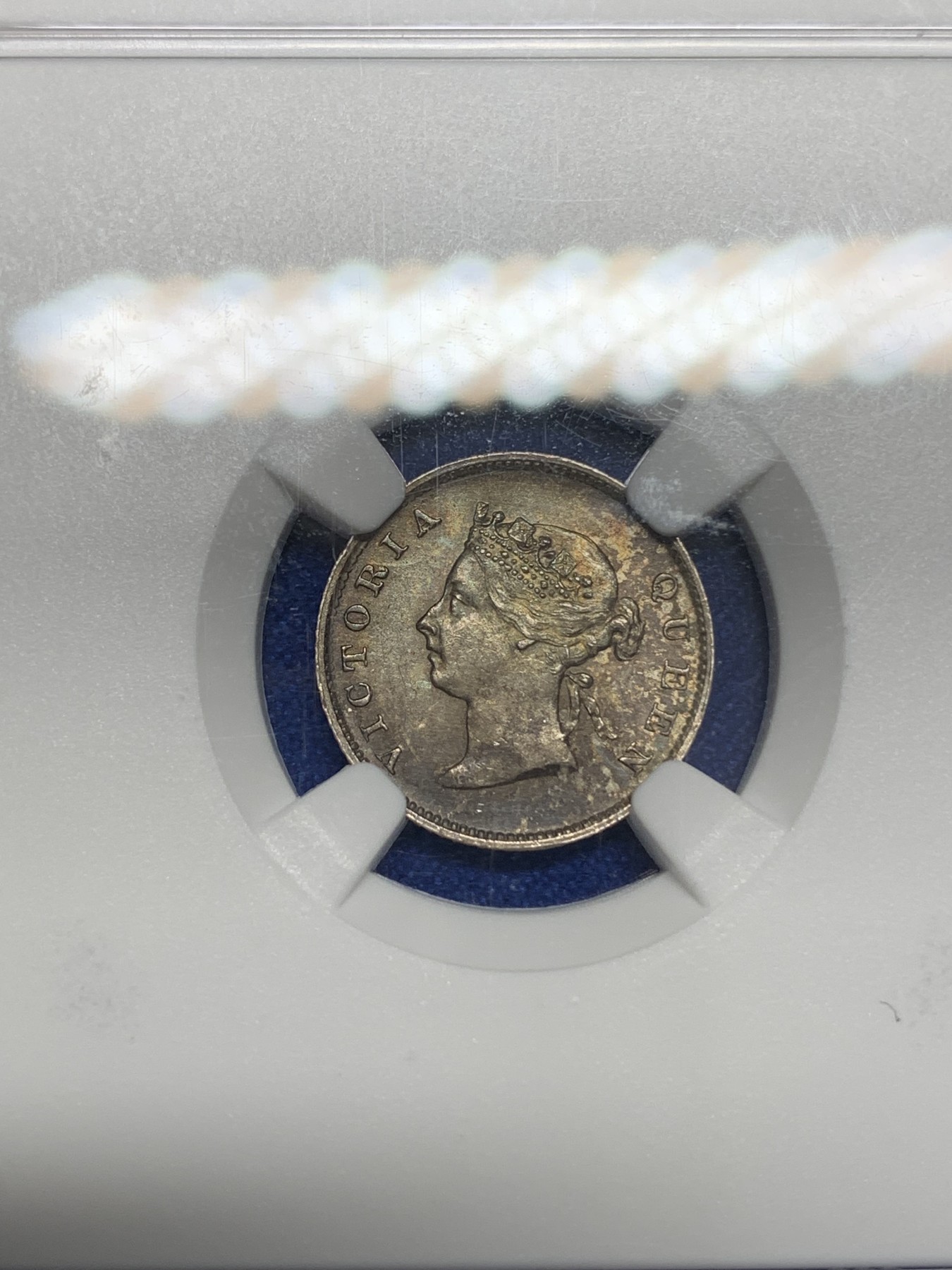 《竞宝斋》第195场-周日，周一 2场 (全场包邮) NGC-MS64 英属圭亚那 1891年 维多利亚女王4便士银币 币面五彩包浆