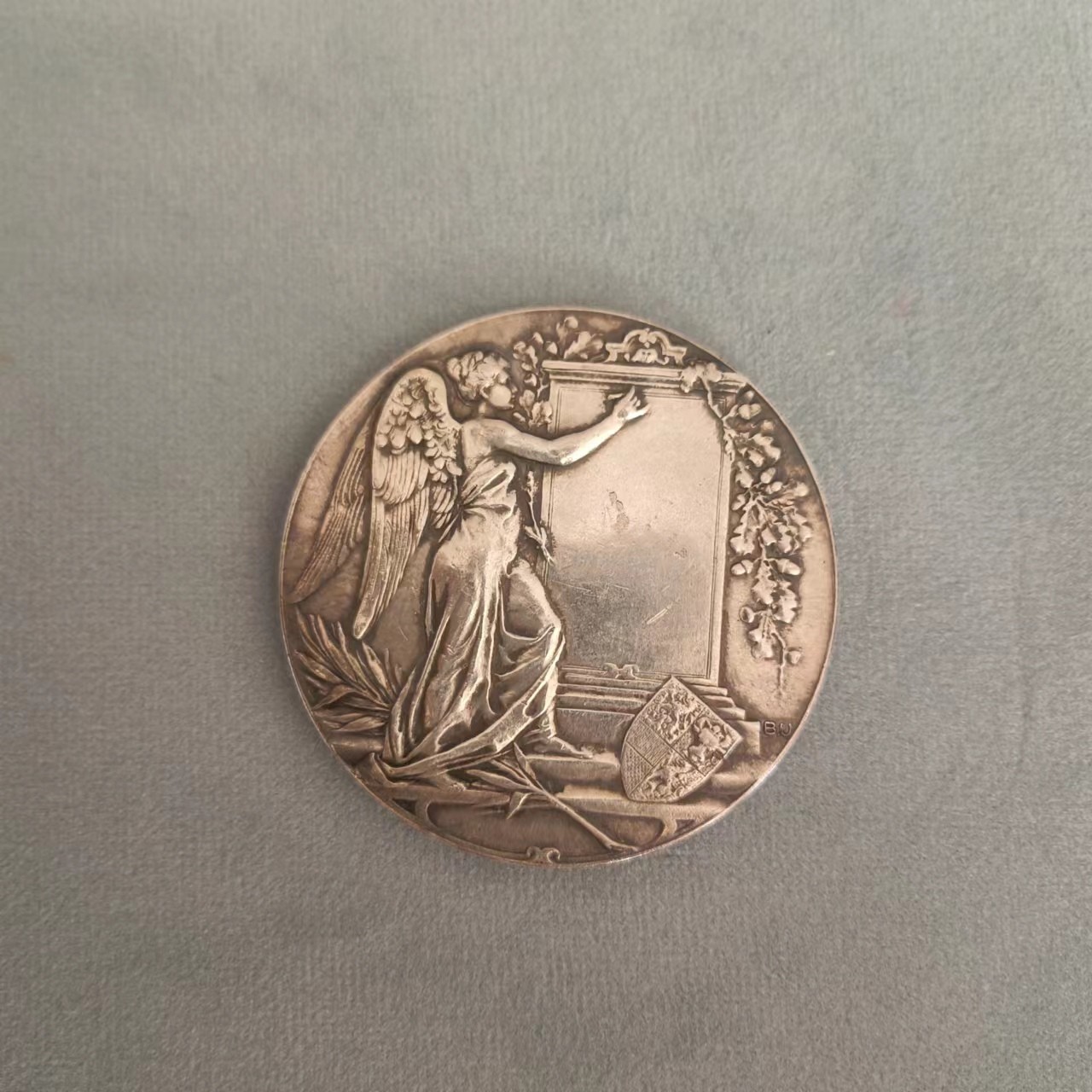 欧洲章牌专场第十六期 荷兰银章，44mm45g，正面人物为荷兰女王威廉明娜的丈夫