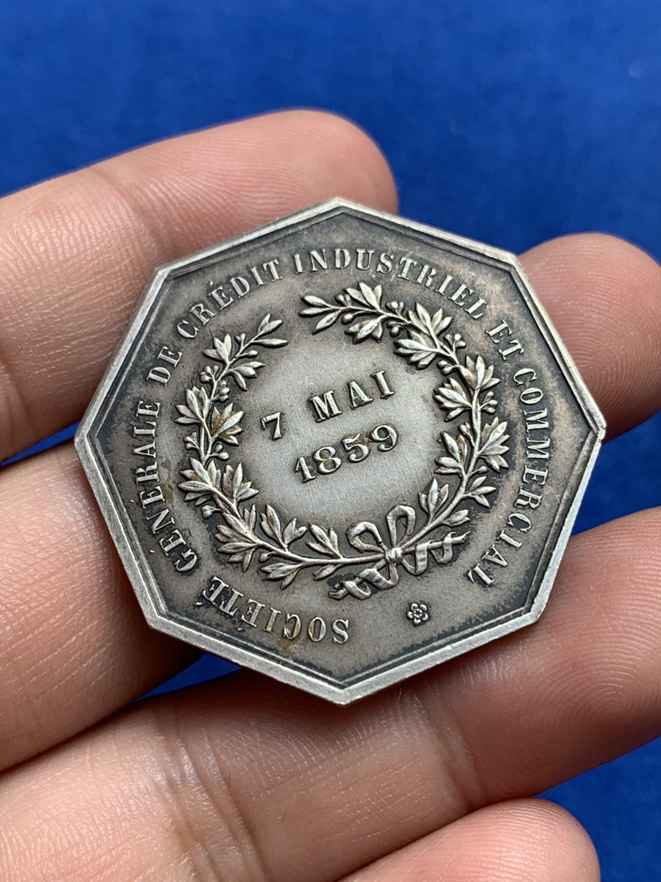 《竞宝斋》第195场-周日，周一 2场 (全场包邮) 法国工商信贷银行八角银质代币 丰饶角银标 22.2g  37.1mm