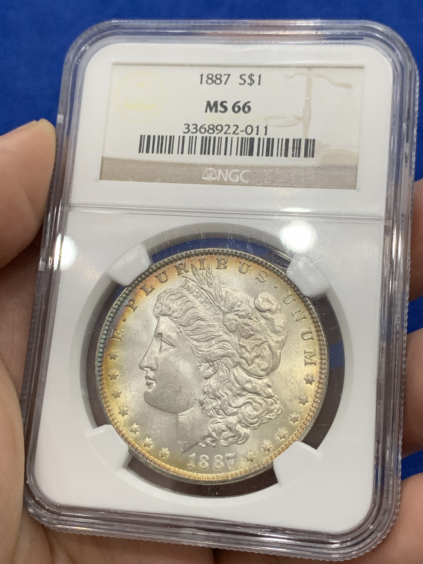 《竞宝斋》第195场-周日，周一 2场 (全场包邮) NGC  MS66  美国1887年摩根银币 环彩包浆 舒服的状态