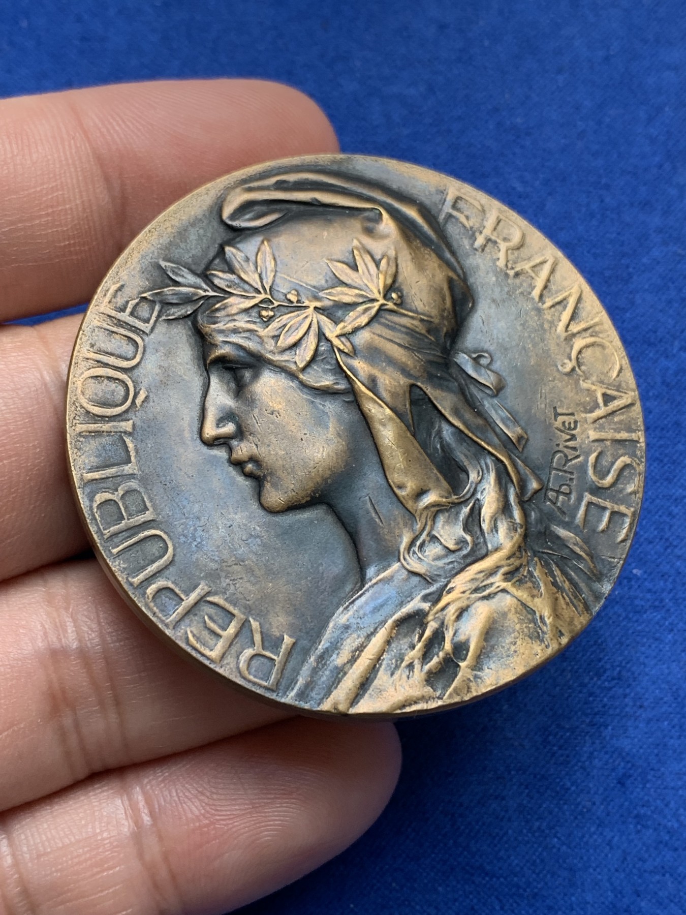 《竞宝斋》第195场-周日，周一 2场 (全场包邮) 法国玛丽安娜大铜章 57.7g  49.6mm