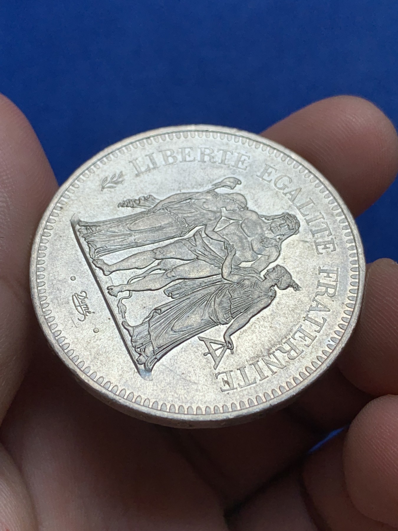 《竞宝斋》第195场-周日，周一 2场 (全场包邮) 法国1977年大力神50法郎大银币 十字光 未使用