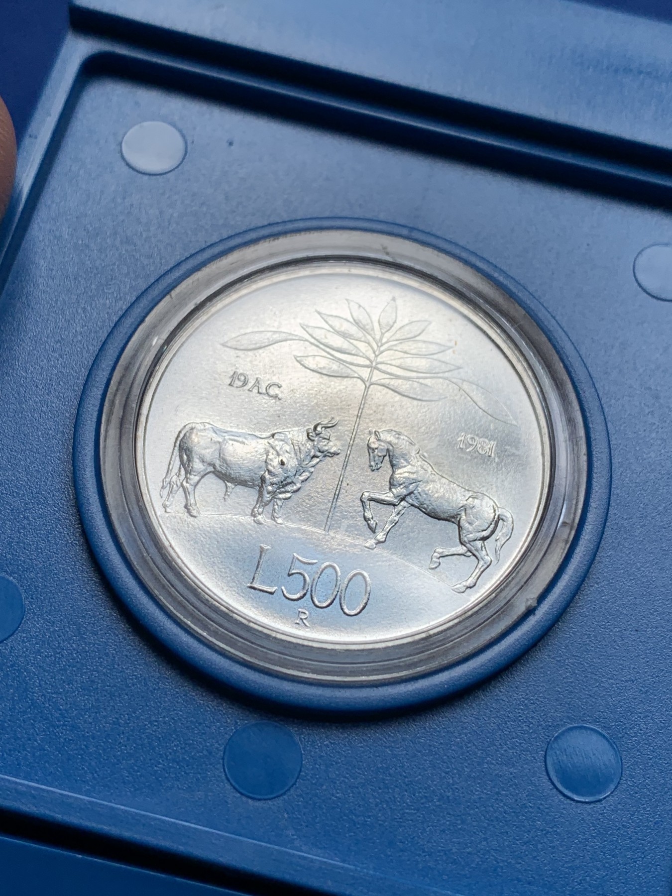 《竞宝斋》第195场-周日，周一 2场 (全场包邮) 意大利1981年 牛马 500里拉银币