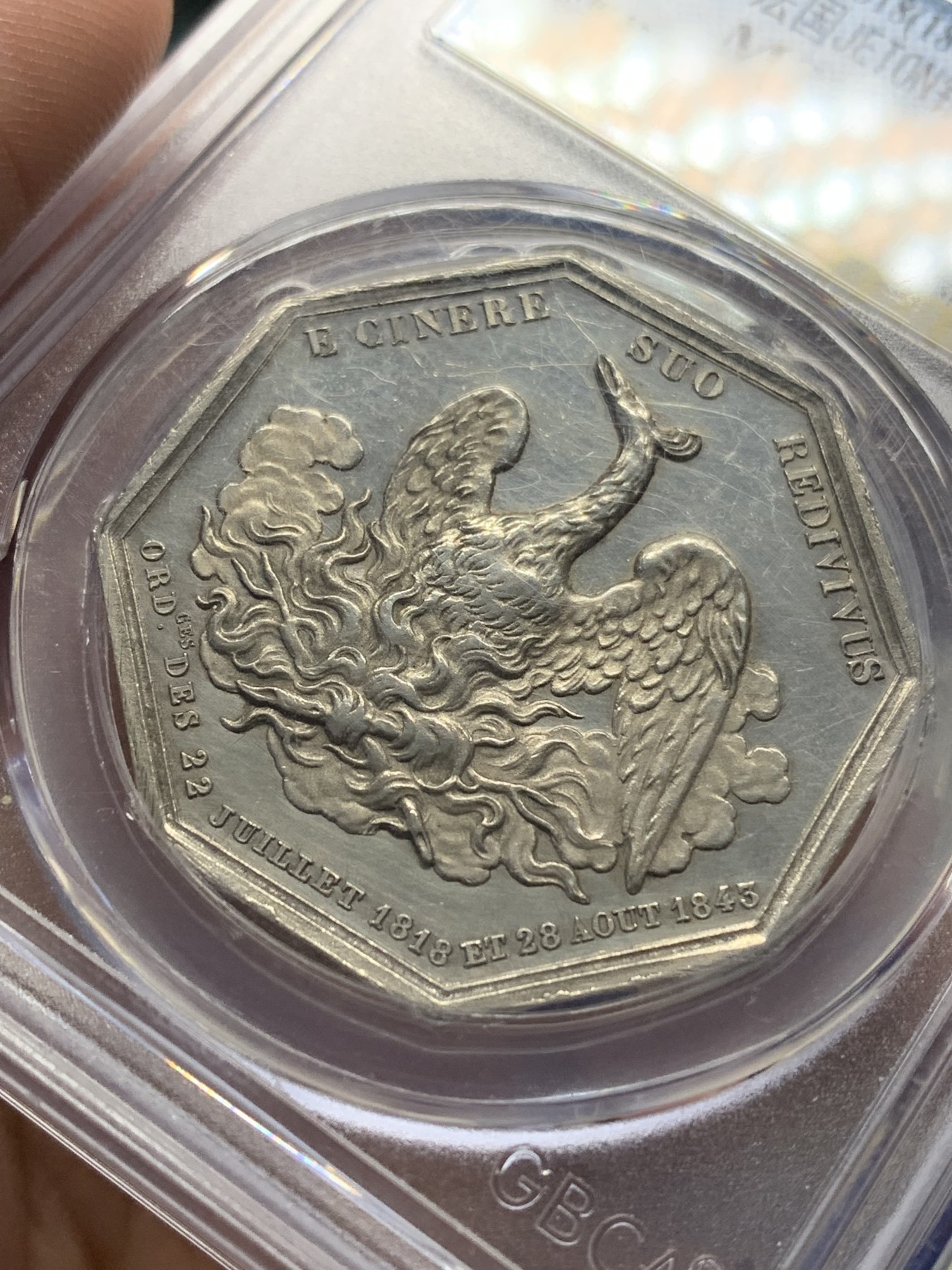 《竞宝斋》第195场-周日，周一 2场 (全场包邮) 法国八角银质 代币火灾保险（大号少见版），凤凰栩栩如生，39.2*2.7mm，23.0g.公博MS65