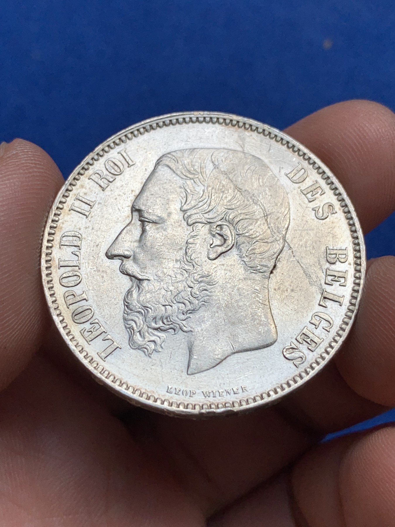 《竞宝斋》第195场-周日，周一 2场 (全场包邮) 比利时1876年利奥波德二世5法郎银币 未流通品相 头上像模裂痕迹