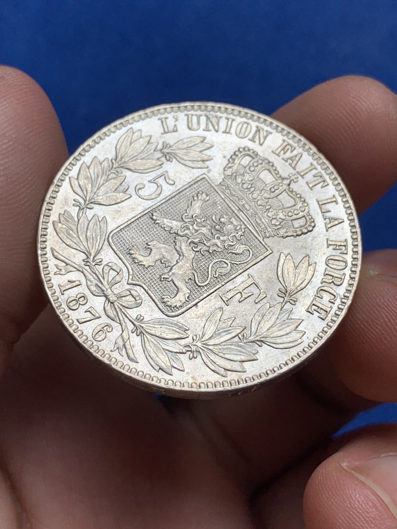 《竞宝斋》第195场-周日，周一 2场 (全场包邮) 比利时1876年利奥波德二世5法郎银币 未流通品相 头上像模裂痕迹