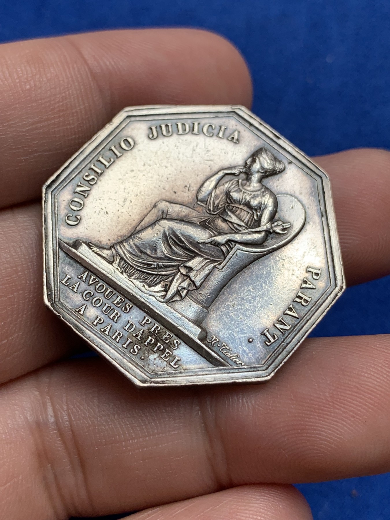 《竞宝斋》第195场-周日，周一 2场 (全场包邮) 法国1860-1879上诉法院和法律辩护八角银质代币 蜜蜂边铭 16.7g  33.5mm