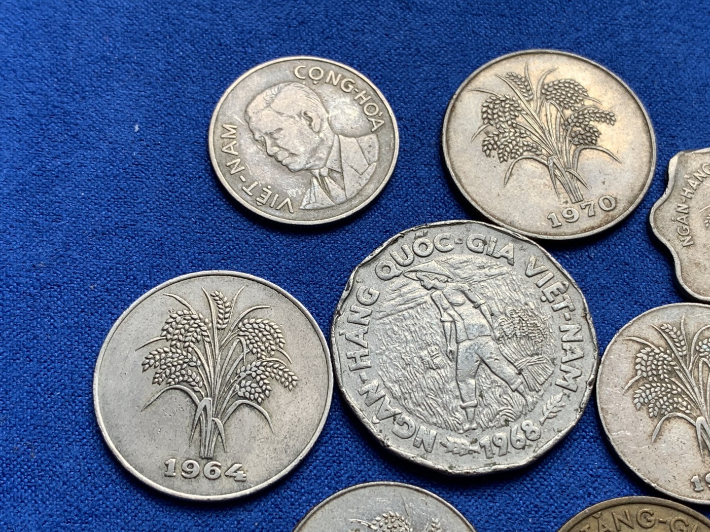 《竞宝斋》第195场-周日，周一 2场 (全场包邮) 八枚一组 南越辅币