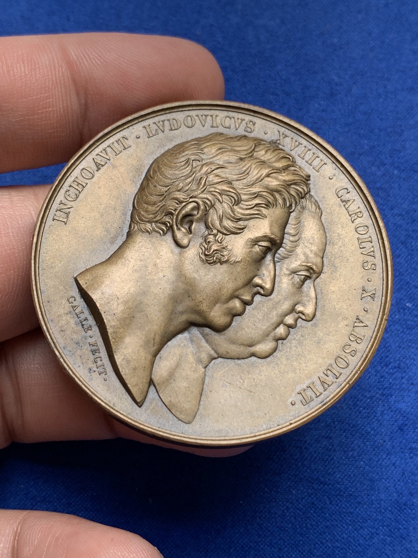 《竞宝斋》第195场-周日，周一 2场 (全场包邮) 1825年法国路易十四纪念碑铜章  直径49.8mm  重量49.7g