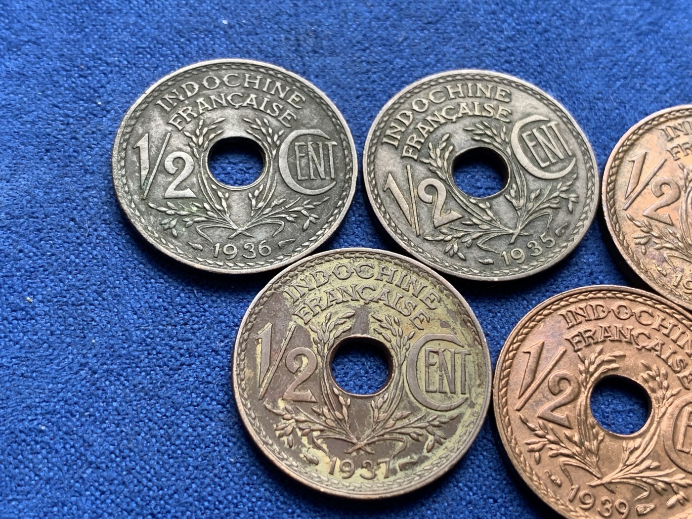 《竞宝斋》第195场-周日，周一 2场 (全场包邮) 6枚一组 法属印支1/2铜币一组，1940年最稀少