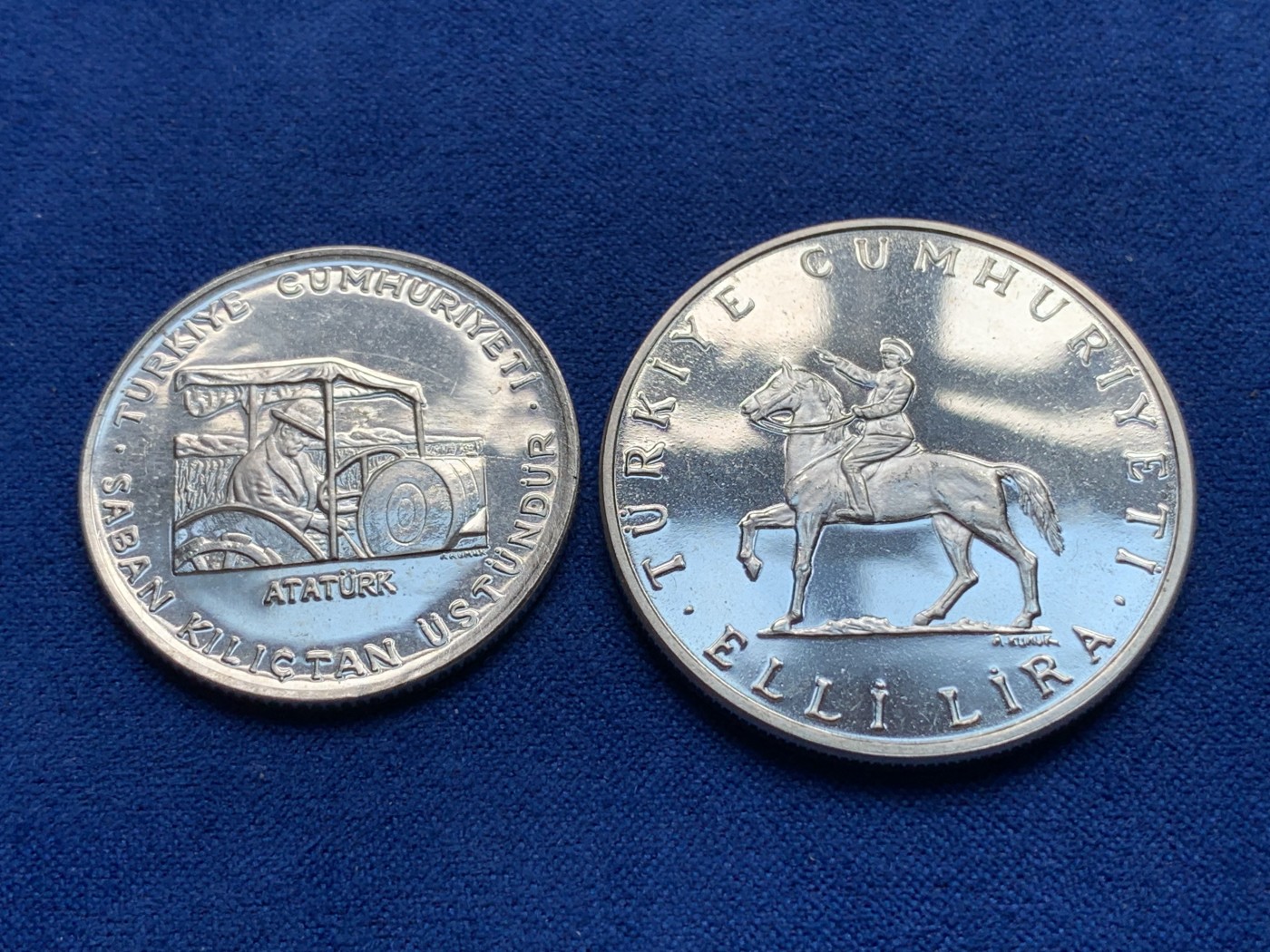 《竞宝斋》第195场-周日，周一 2场 (全场包邮) 土耳其精制银币两枚-1978年FAO纪念150里拉精制银币，800银，直径30mm，重量9g。土耳其1972年50里拉精制银币，830银，直径35mm，重量20g