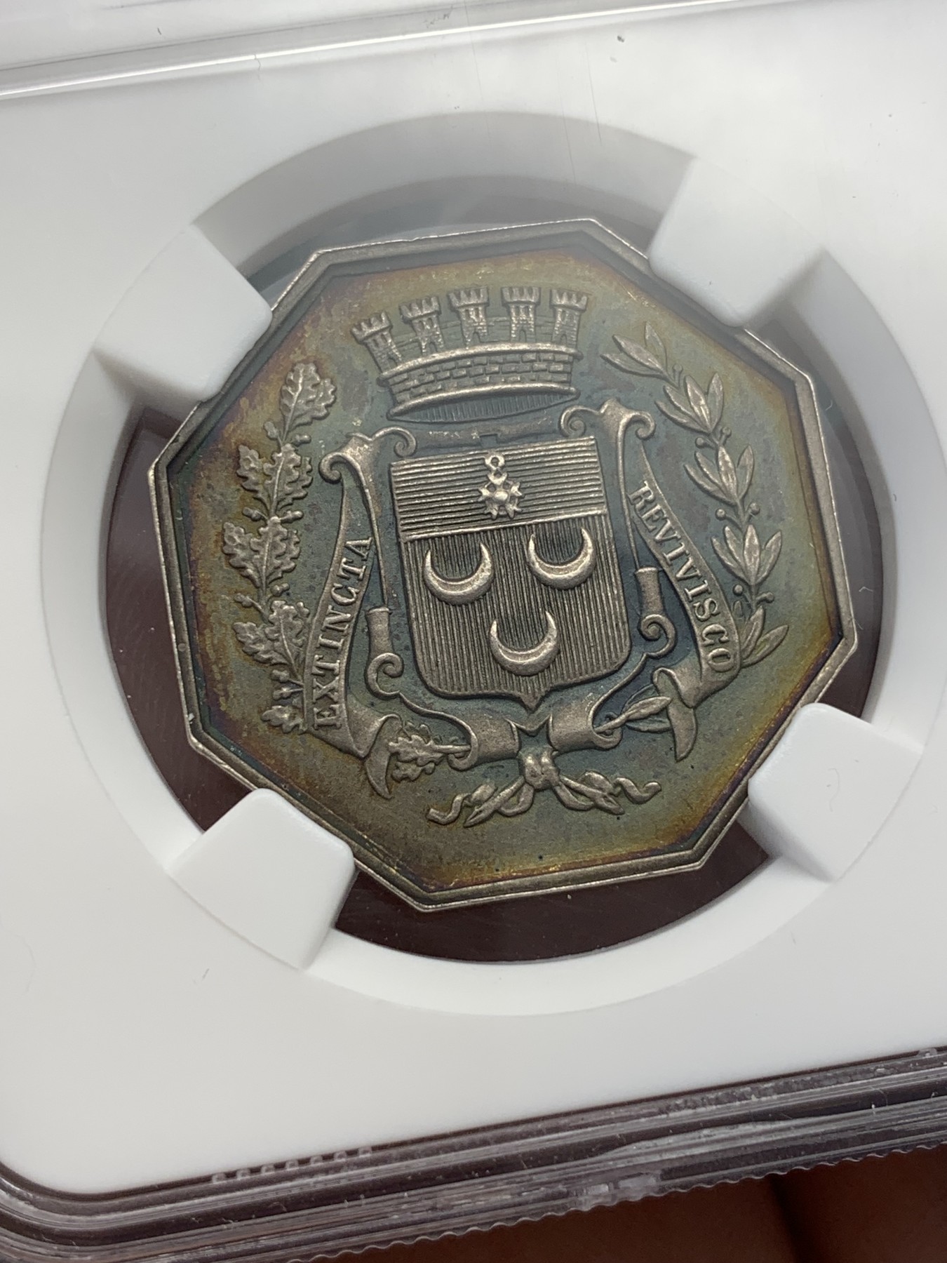 《竞宝斋》第195场-周日，周一 2场 (全场包邮) NGC MS63 19世纪法国查特顿公证处八角银章代用币 品相状态一流 包浆五彩 温润