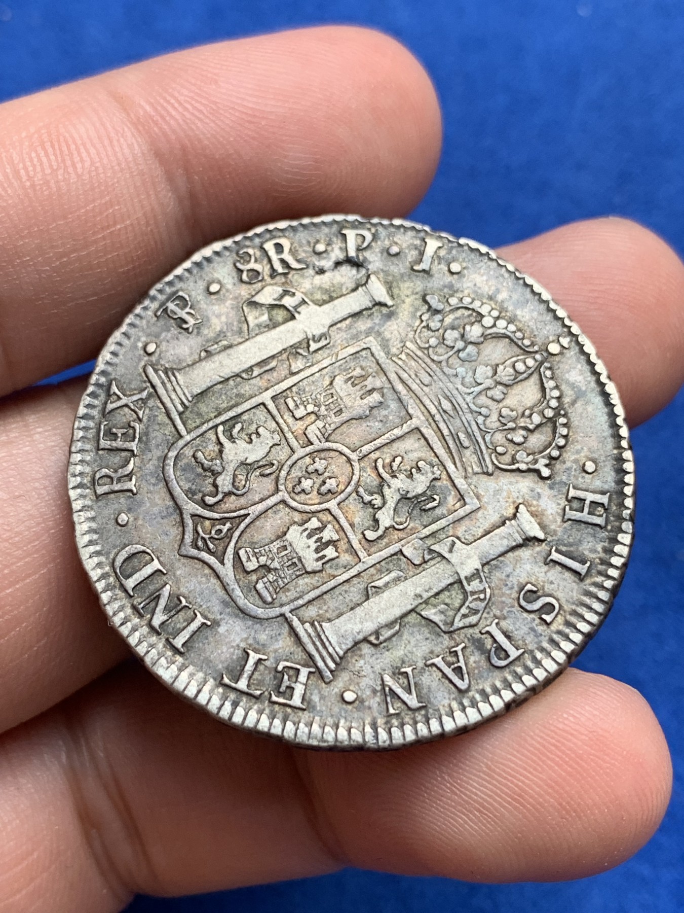 《竞宝斋》第195场-周日，周一 2场 (全场包邮) 1821年西属玻利维亚8R双柱银币，原味老包浆，数量比秘鲁和墨西哥少。