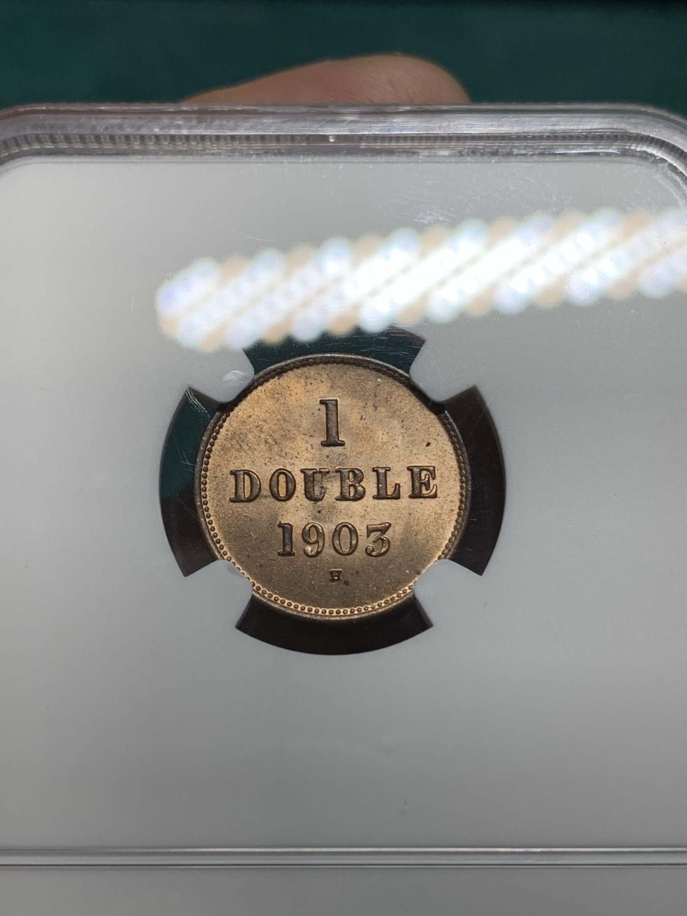 《竞宝斋》第195场-周日，周一 2场 (全场包邮) NGC MS64RB 英属根西岛1903H 1道布 亚军分数 铜光充沛自然