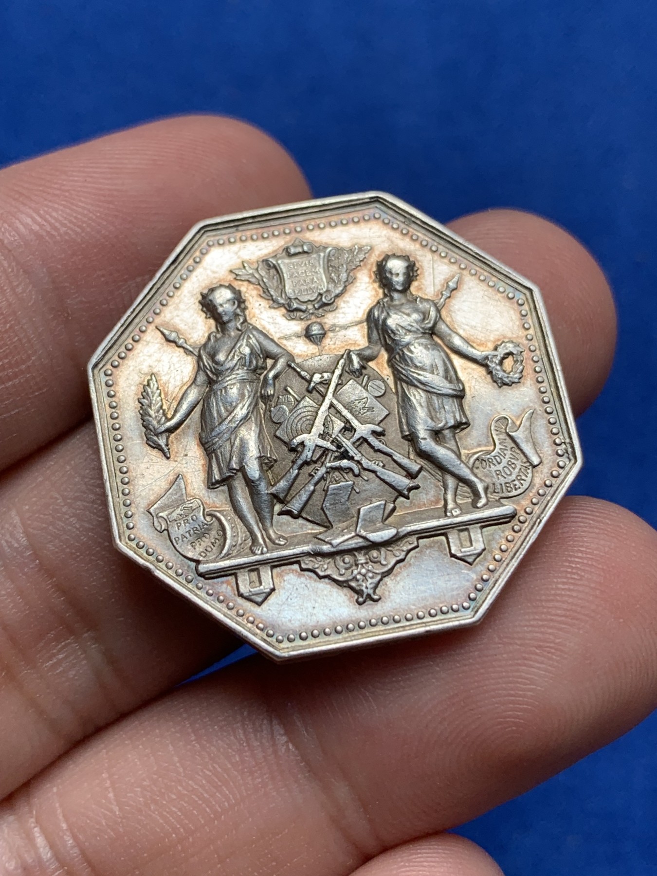 《竞宝斋》第195场-周日，周一 2场 (全场包邮) 法国 1880-1898 射击八角银质代币 极少见版本 14克 29.7mm 丰饶角边铭 银标