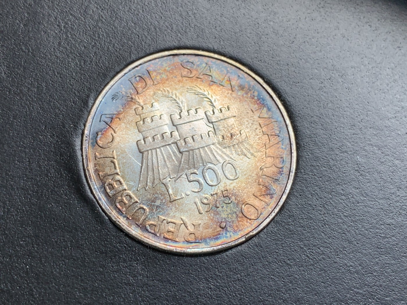 《竞宝斋》第195场-周日，周一 2场 (全场包邮) 卡装 圣马力诺1975年500里拉银币 包浆五彩美品