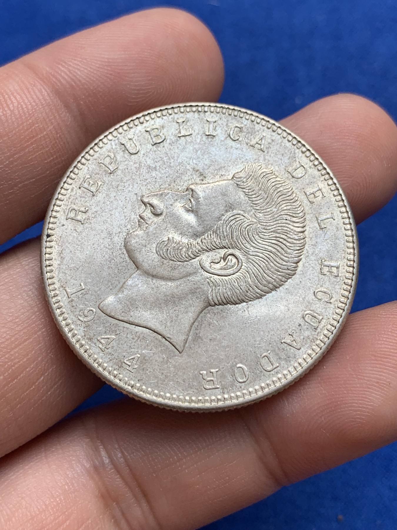 《竞宝斋》第195场-周日，周一 2场 (全场包邮) 厄瓜多尔1944年五苏克雷大银币，unc品相带黄油光。