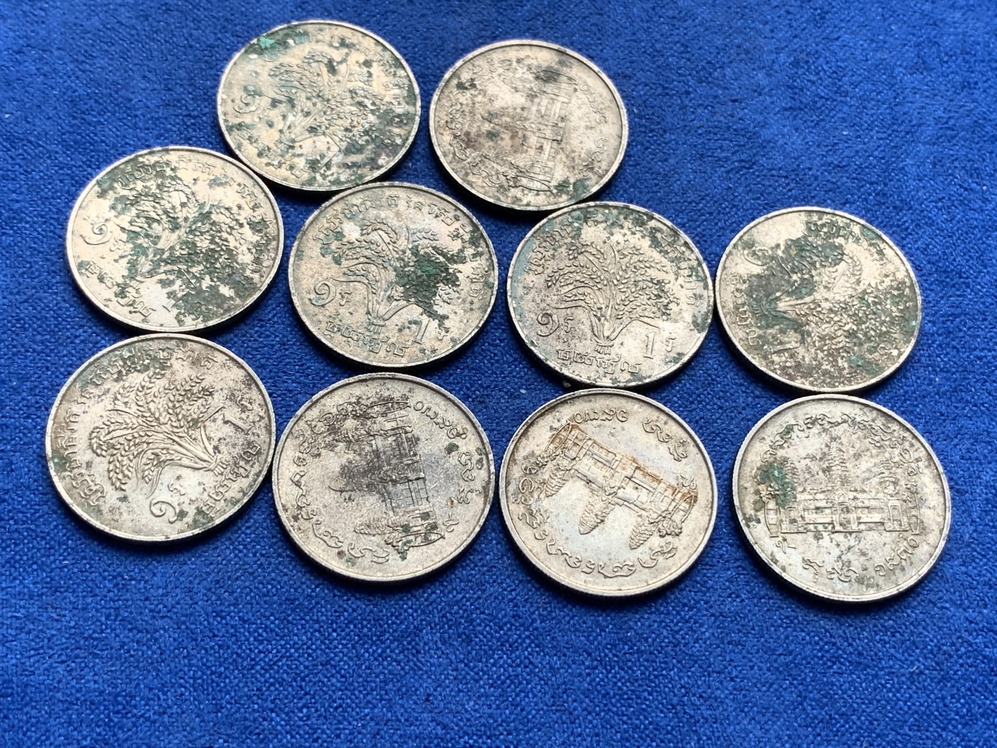 《竞宝斋》第195场-周日，周一 2场 (全场包邮) 10枚一组 柬埔寨1979年1瑞尔镍币