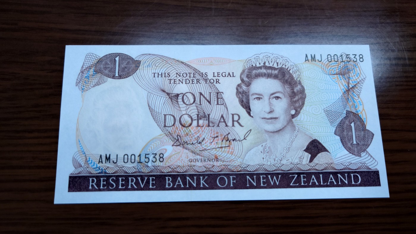 澳大利亚纸币1-2-5-10-20小套尾1同团购 绝品刀拆 免佣金（1-2-5-10也有零售另询）） 1981-92年新西兰1元 全新绝品千位号1538