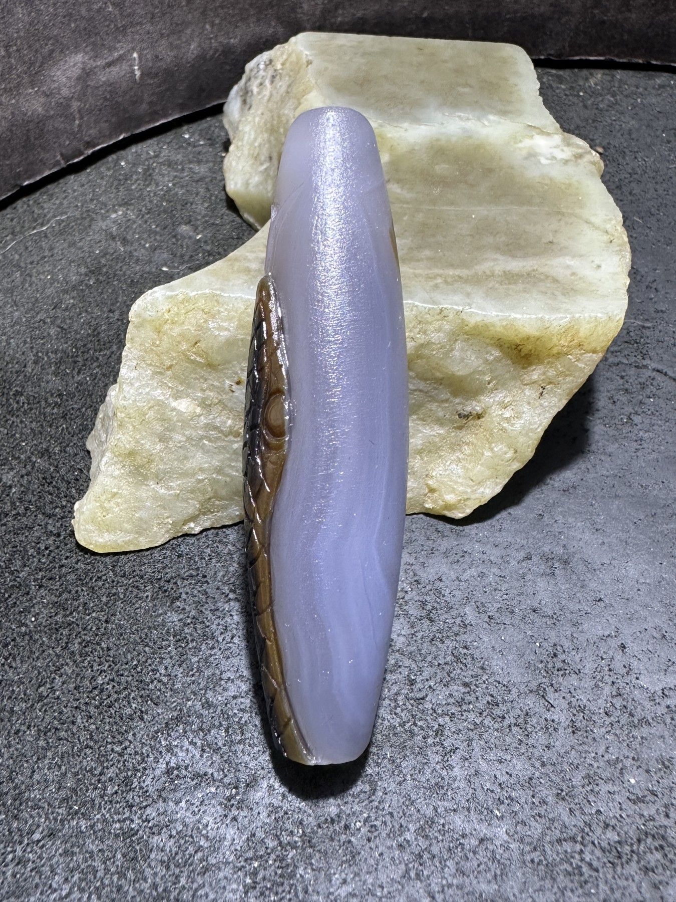 精美亚光高玉化巴西玛瑙手工俏色巧雕灵蛇吊坠（把件）一个