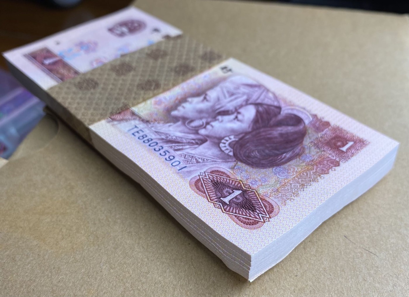 大黄蜂拍卖第80期 801红金龙TE88035901百连，裸币绝品无斑