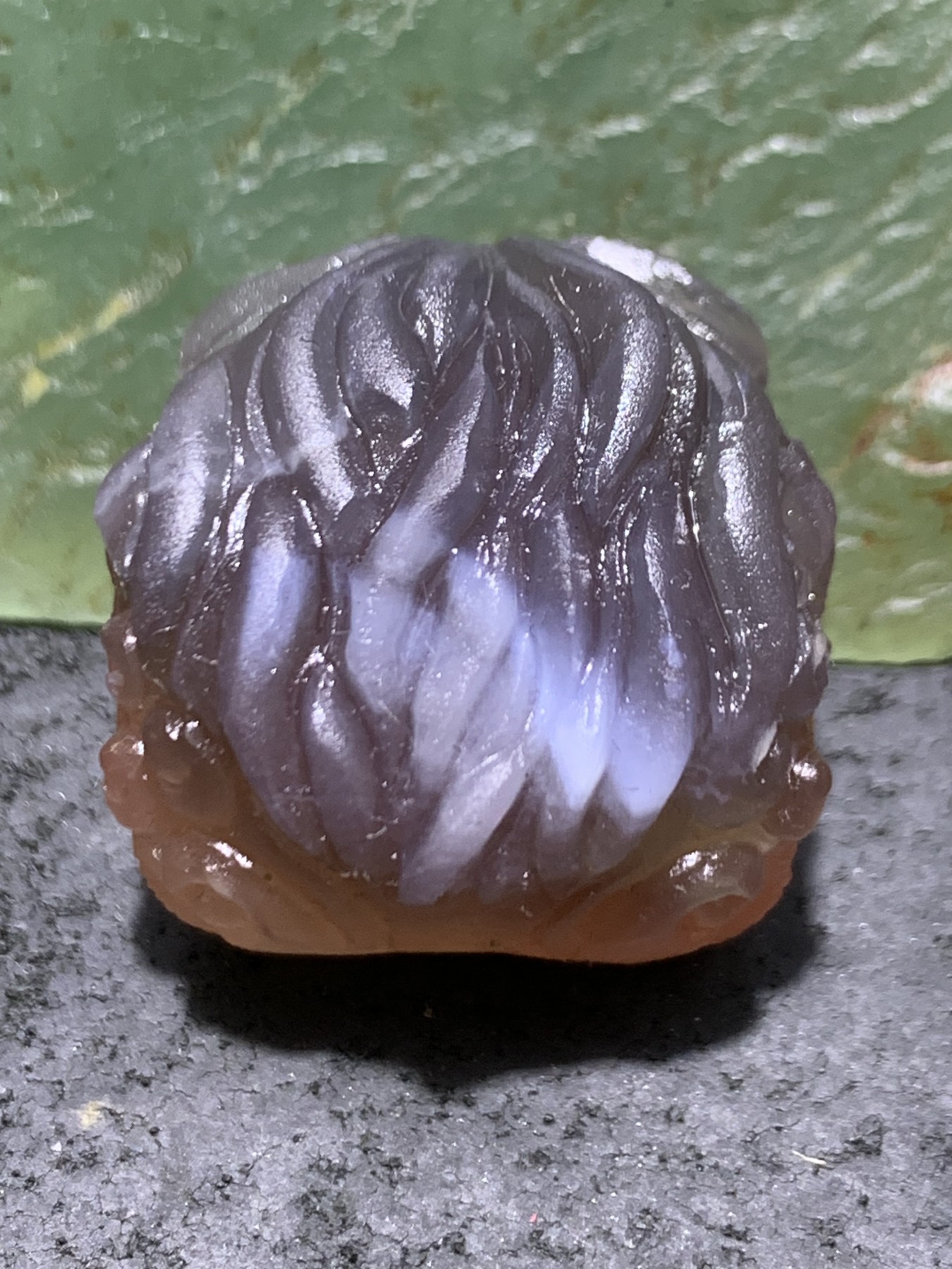 精美亚光非红玛瑙手工雕刻醒狮珠子（吊坠）一个，