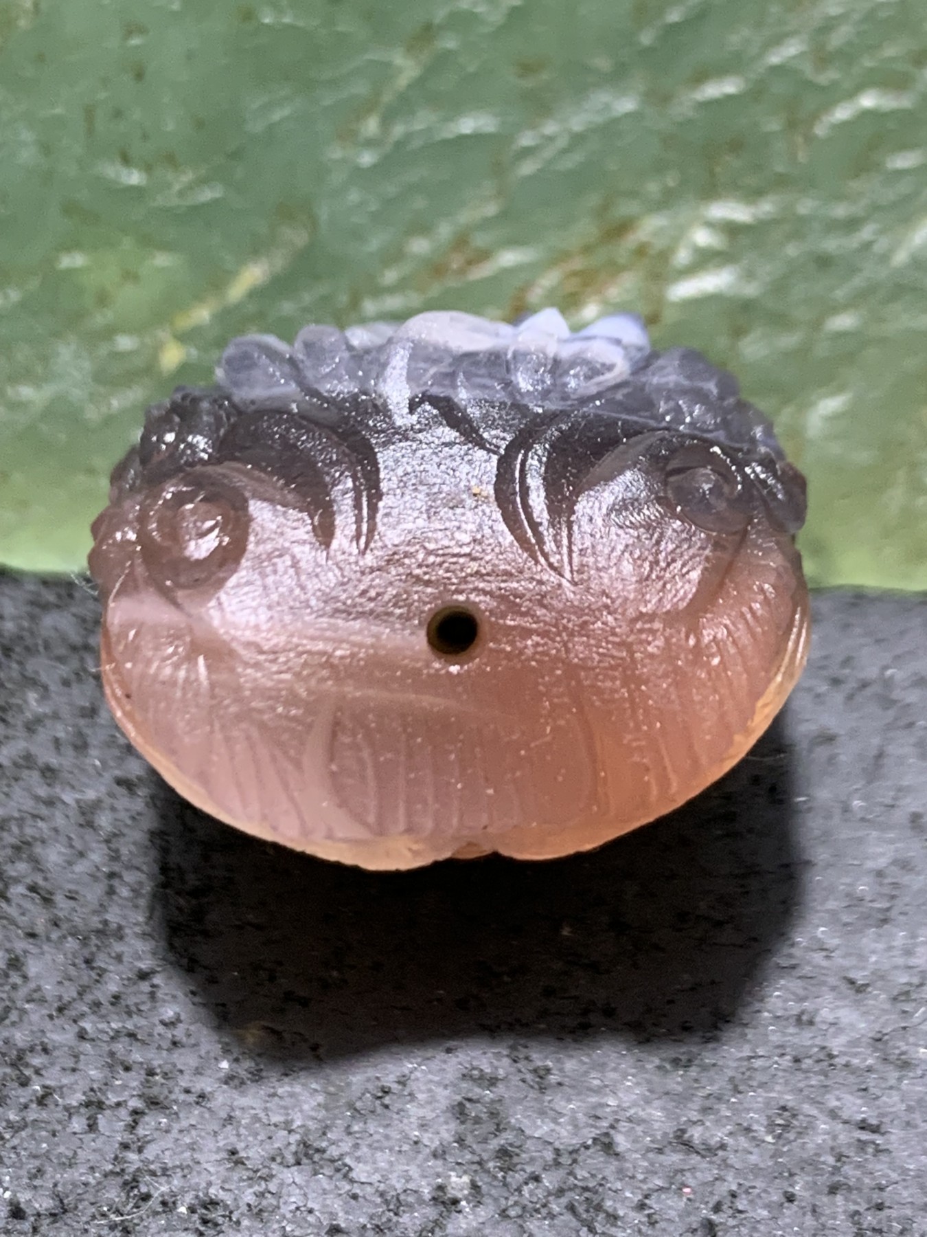 精美亚光非红玛瑙手工雕刻醒狮珠子（吊坠）一个，