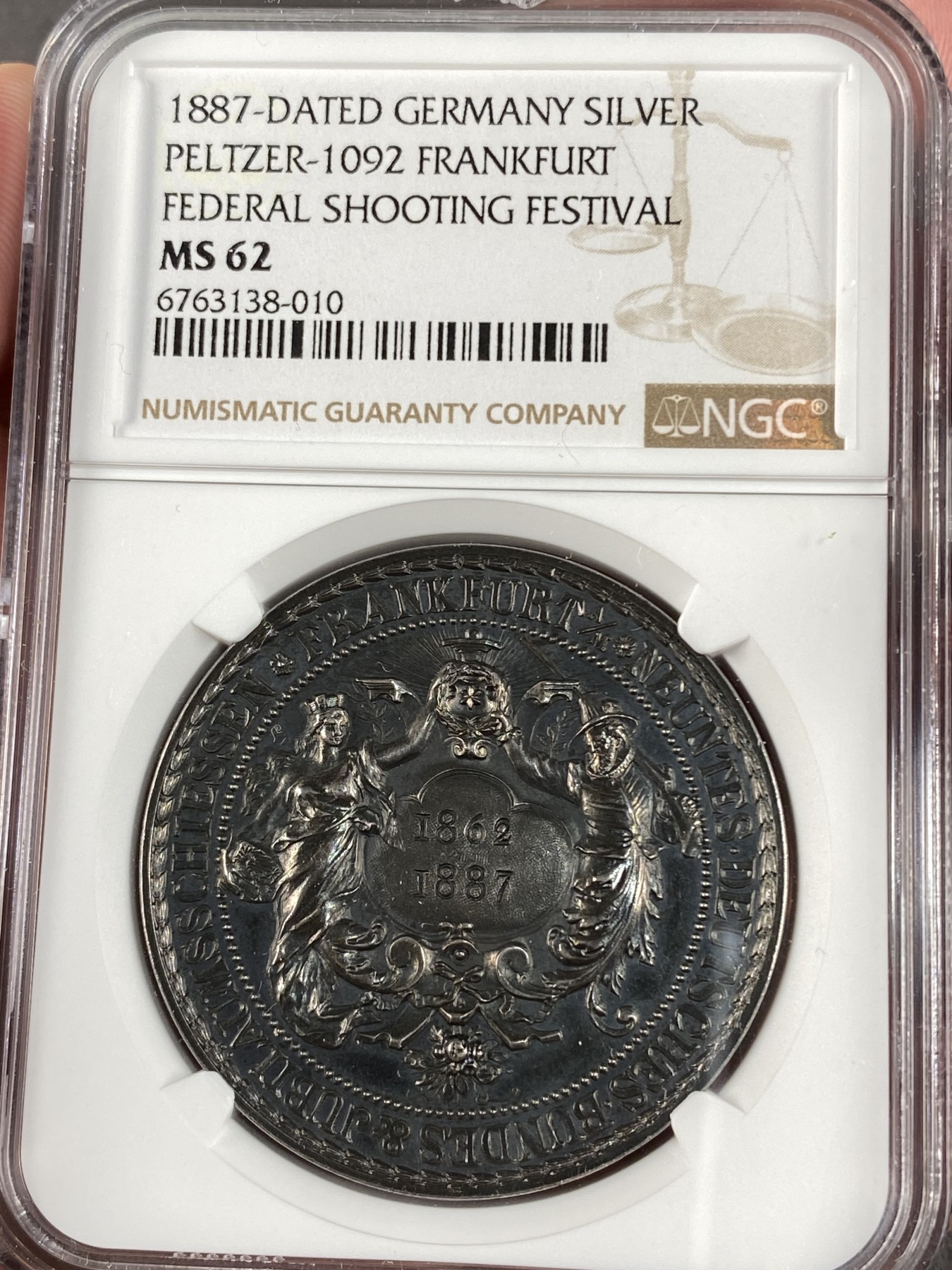 万国钱币拍卖第016期（奢华币章最终章） NGC MS62 1887年德国法兰克福第九届联邦射击节大银章 经典名誉品种原盒取出评级 黑色光泽 40MM 27G