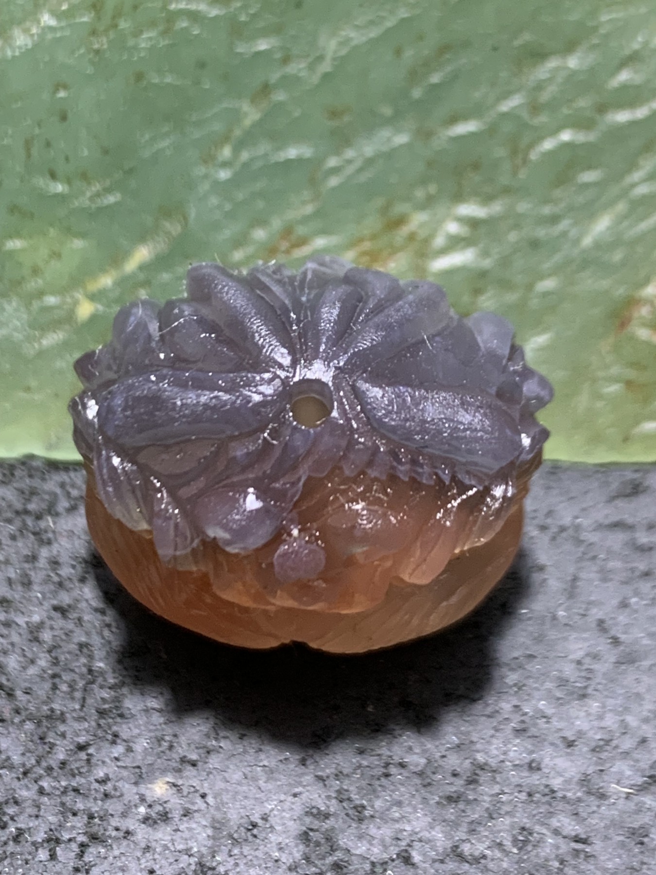 精美亚光非红玛瑙手工雕刻醒狮珠子（吊坠）一个，