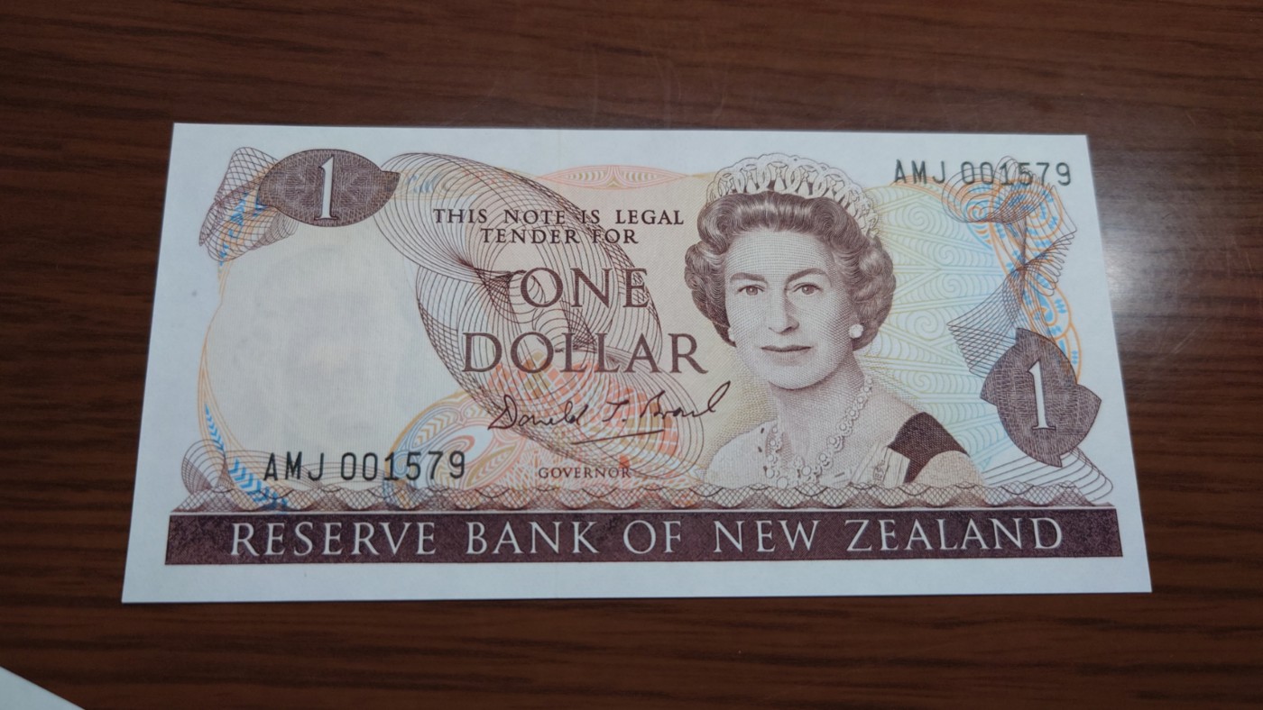 澳大利亚纸币1-2-5-10-20小套尾1同团购 绝品刀拆 免佣金（1-2-5-10也有零售另询）） 1981-92年新西兰1元 全新绝品千位号1579