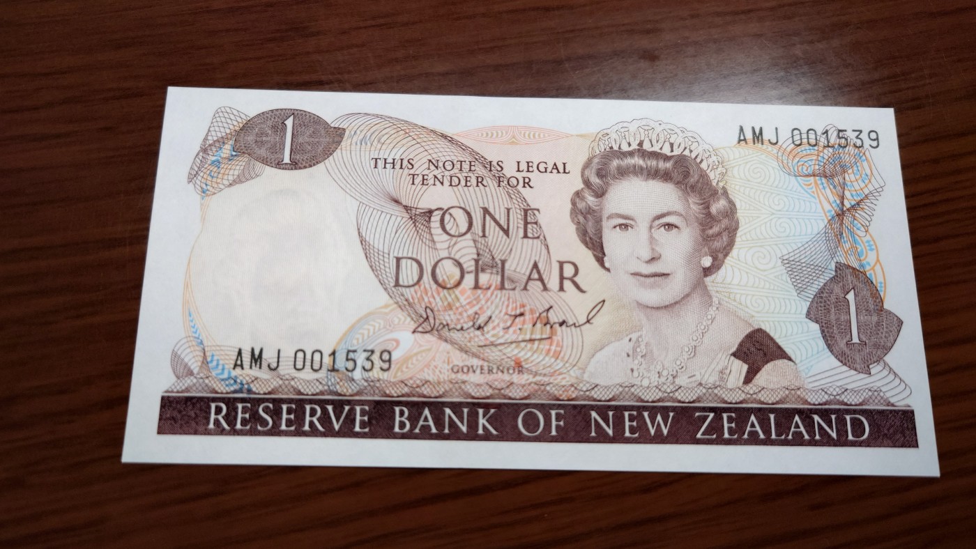 澳大利亚纸币1-2-5-10-20小套尾1同团购 绝品刀拆 免佣金（1-2-5-10也有零售另询）） 1981-92年新西兰1元 全新绝品千位号1539