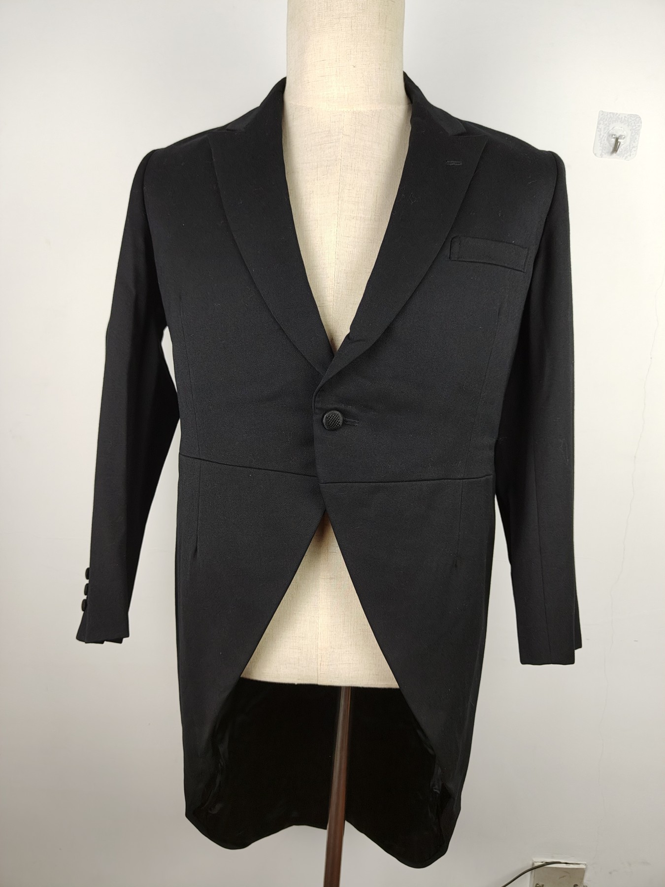 全场0元起拍 第89期 咸鱼国勋章拍卖专场 9月10日（周日）下午6：00开始 日本高级私人定制 纯羊毛 晨礼服上衣 胸围107 肩宽46 袖长57 后襟长97