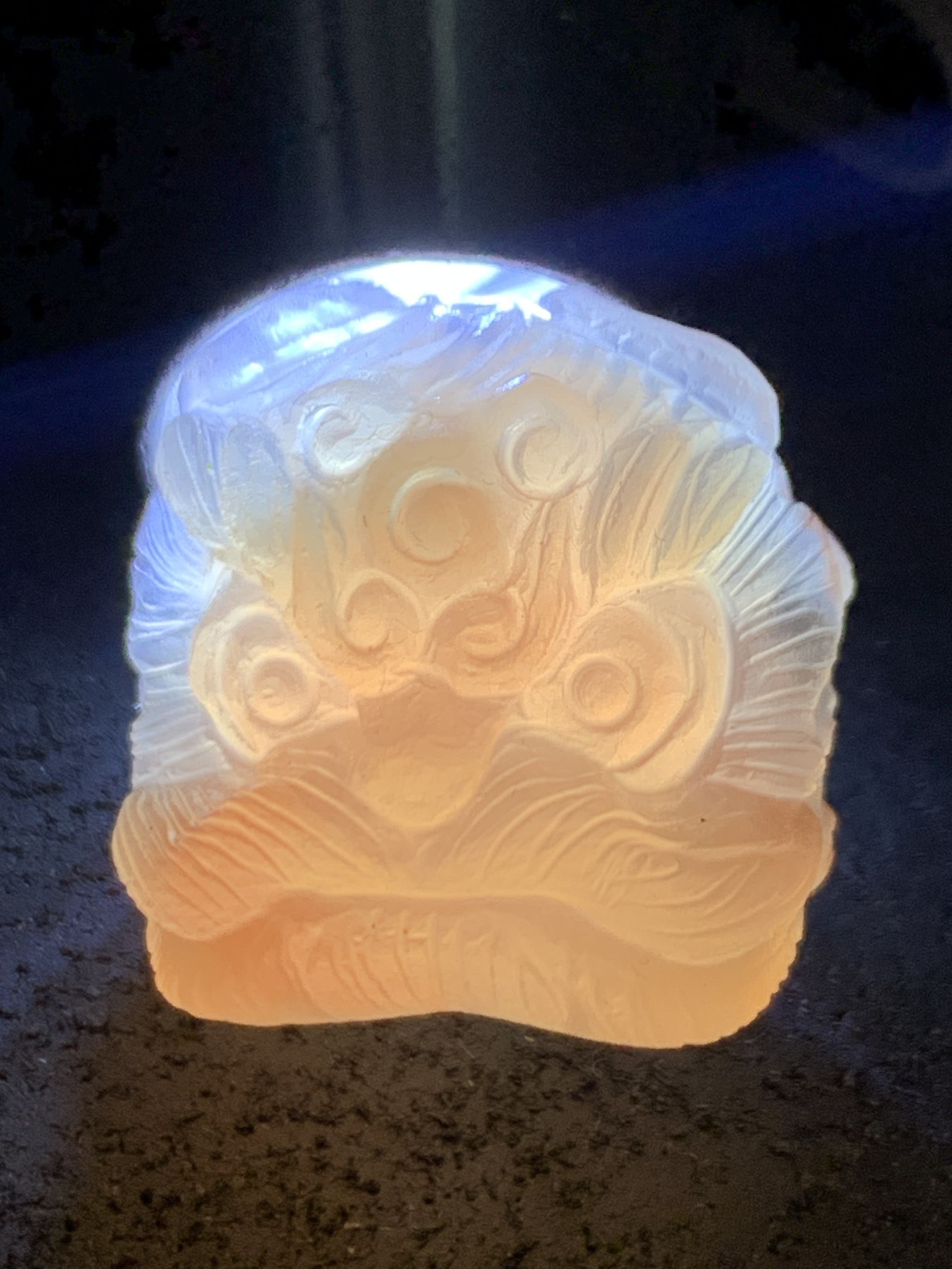 精美亚光非红玛瑙手工雕刻醒狮珠子（吊坠）一个，
