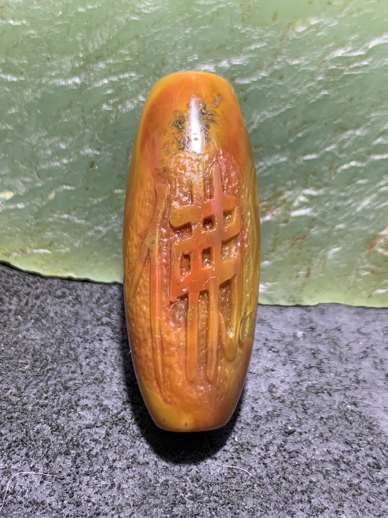 精美冰飘象形战国红玛瑙手工雕刻佛字随形桶珠一颗！