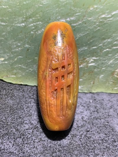 精美冰飘象形战国红玛瑙手工雕刻佛字随形桶珠一颗！ - 精美冰飘象形战国红玛瑙手工雕刻佛字随形桶珠一颗！