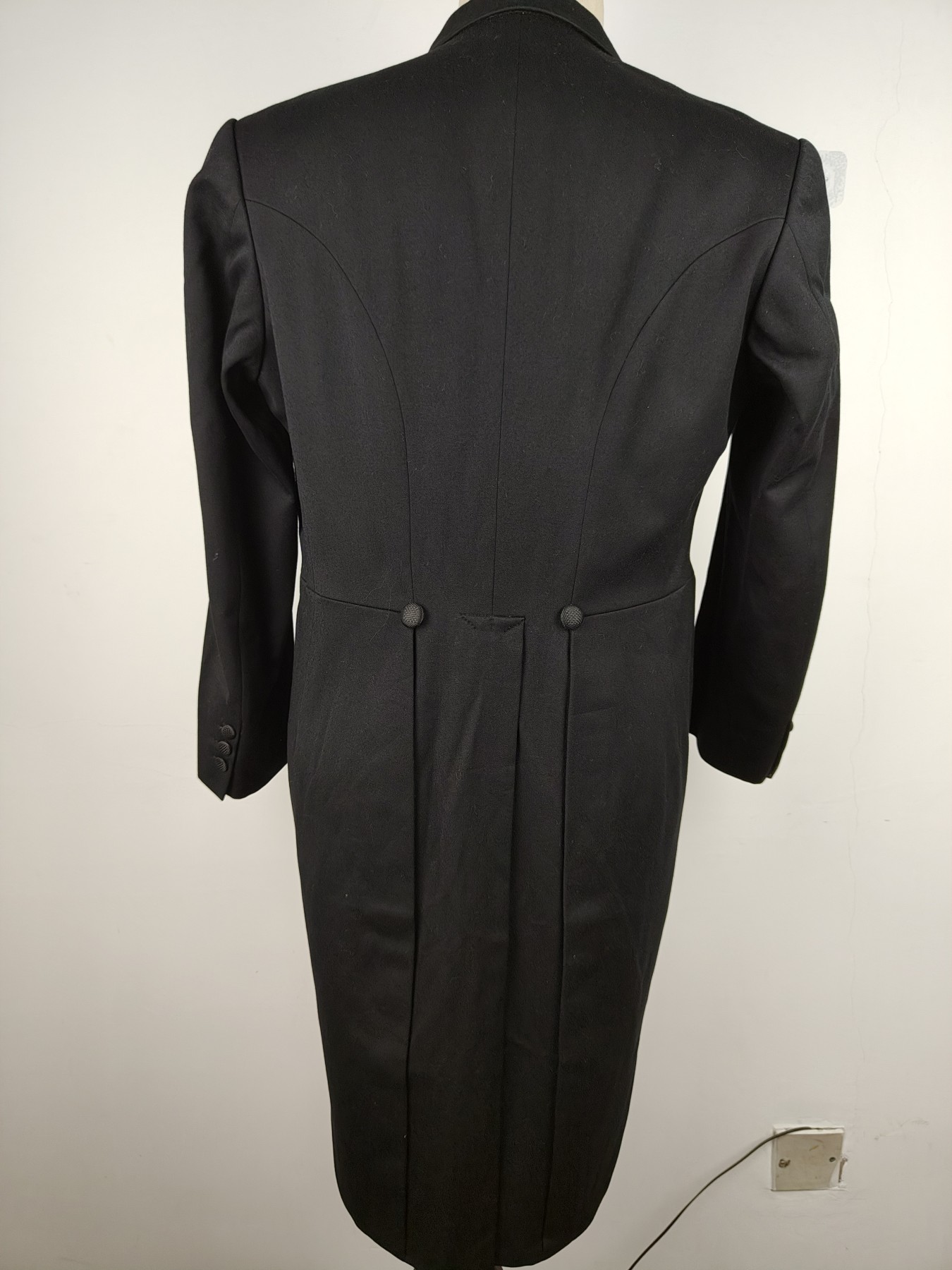 全场0元起拍 第89期 咸鱼国勋章拍卖专场 9月10日（周日）下午6：00开始 日本高级私人定制 纯羊毛 晨礼服上衣 胸围107 肩宽46 袖长57 后襟长97