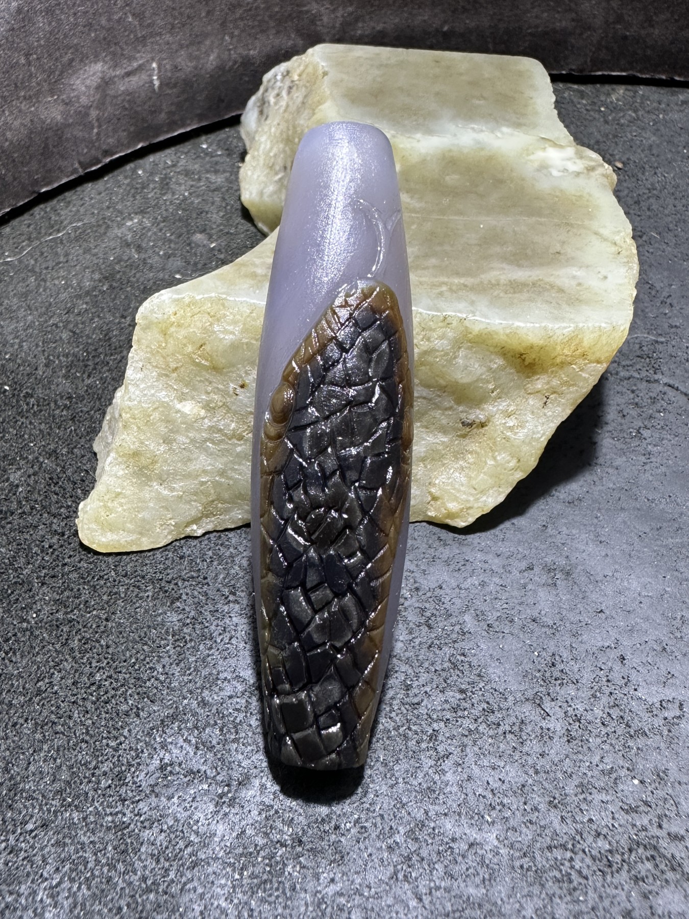 精美亚光高玉化巴西玛瑙手工俏色巧雕灵蛇吊坠（把件）一个