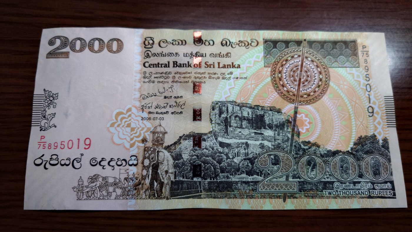 澳大利亚纸币1-2-5-10-20小套尾1同团购 绝品刀拆 免佣金（1-2-5-10也有零售另询）） 2006年斯里兰卡2000卢比 全新刀拆绝品无47尾号019