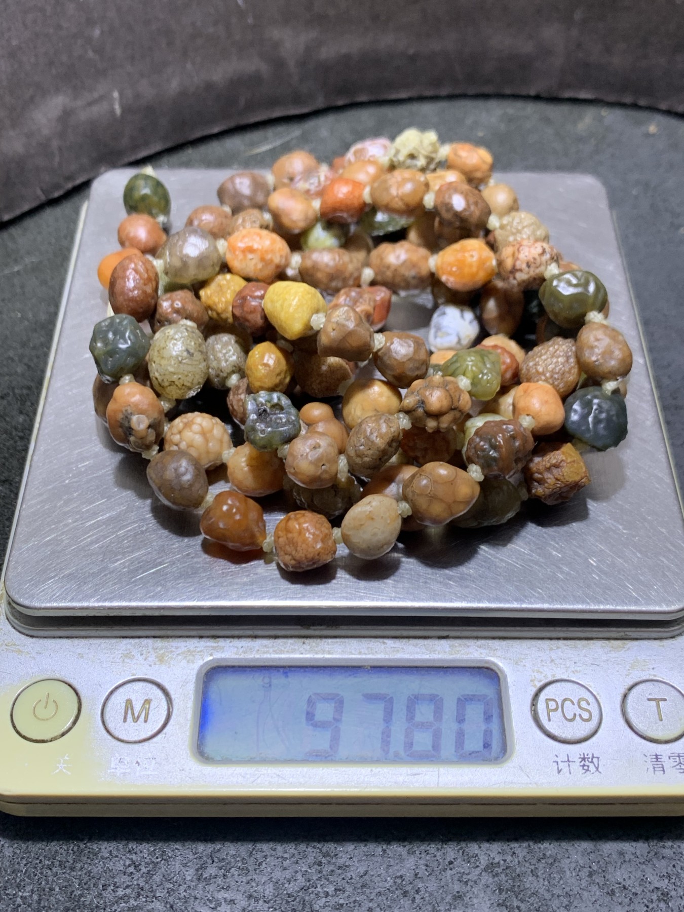 精美鱼籽纹筋脉石玛瑙108项链一条
