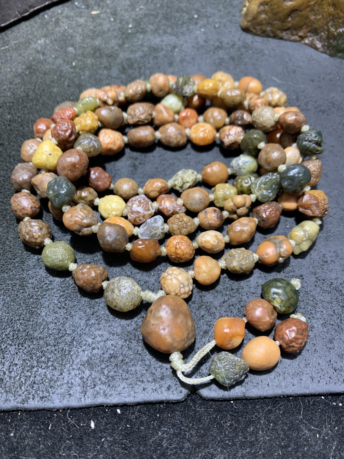 精美鱼籽纹筋脉石玛瑙108项链一条