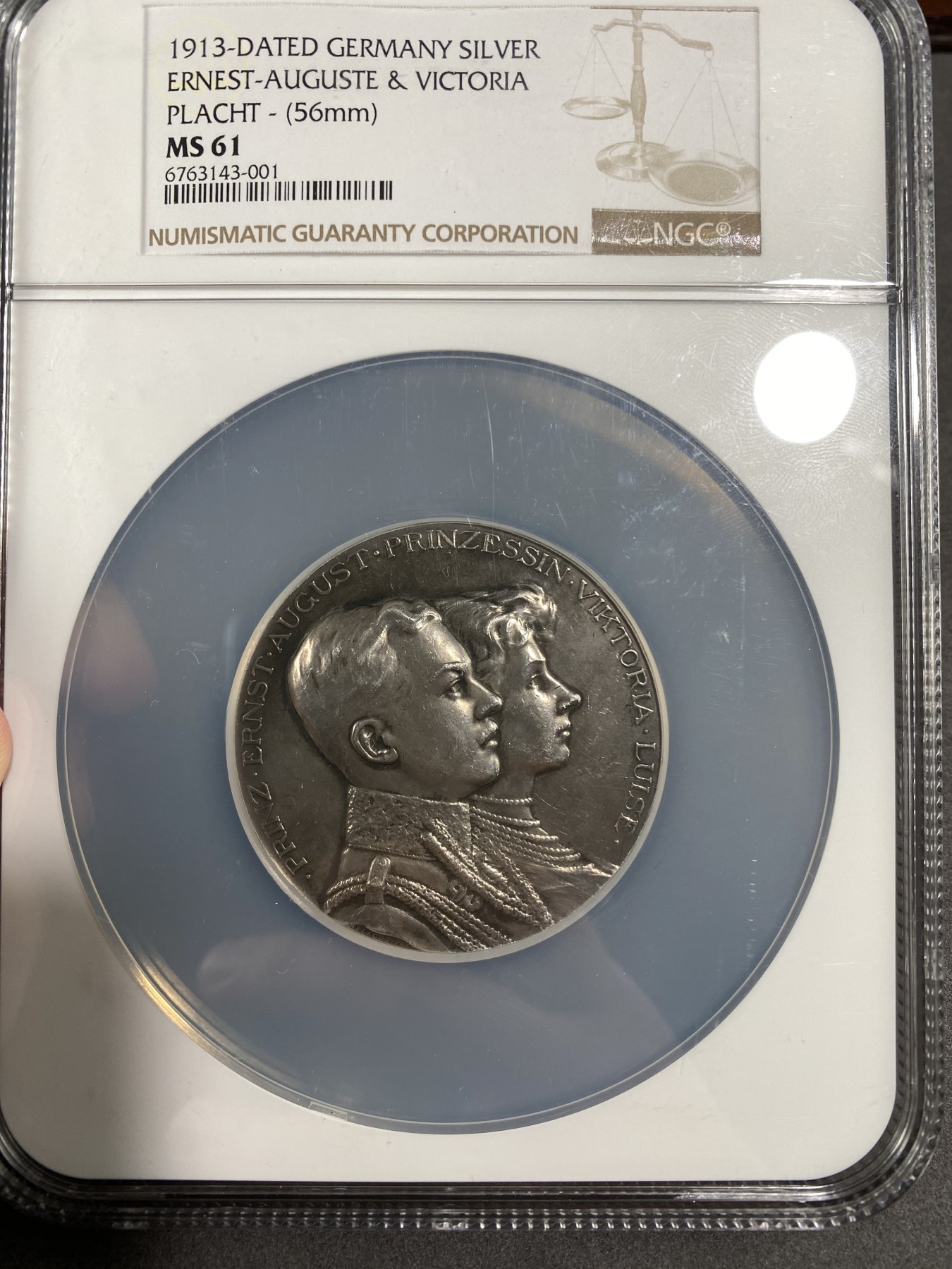 万国钱币拍卖第016期（奢华币章最终章） NGC MS61 1913年德国普鲁士公主维多利亚·路易斯与不伦瑞克恩斯特·奥古斯特结婚纪念大银章 非常稀少 两帮大纹章及其精美 56MM 74G