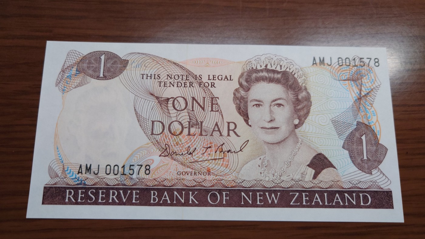 澳大利亚纸币1-2-5-10-20小套尾1同团购 绝品刀拆 免佣金（1-2-5-10也有零售另询）） 1981-92年新西兰1元 全新绝品千位号1578