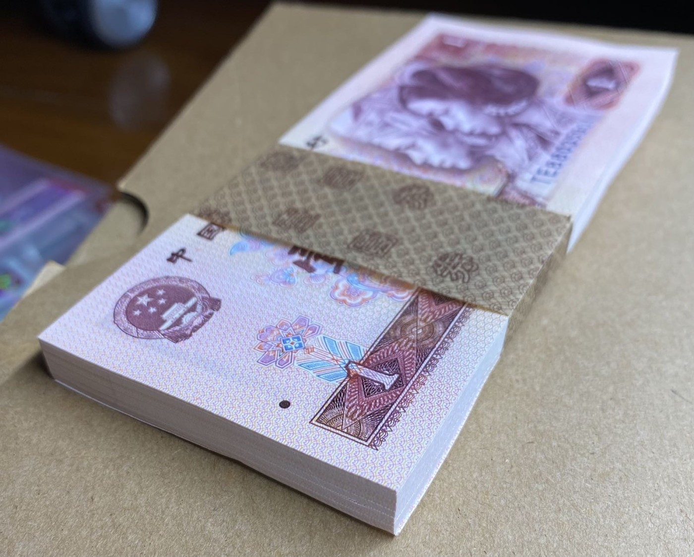 大黄蜂拍卖第80期 801红金龙TE88035901百连，裸币绝品无斑