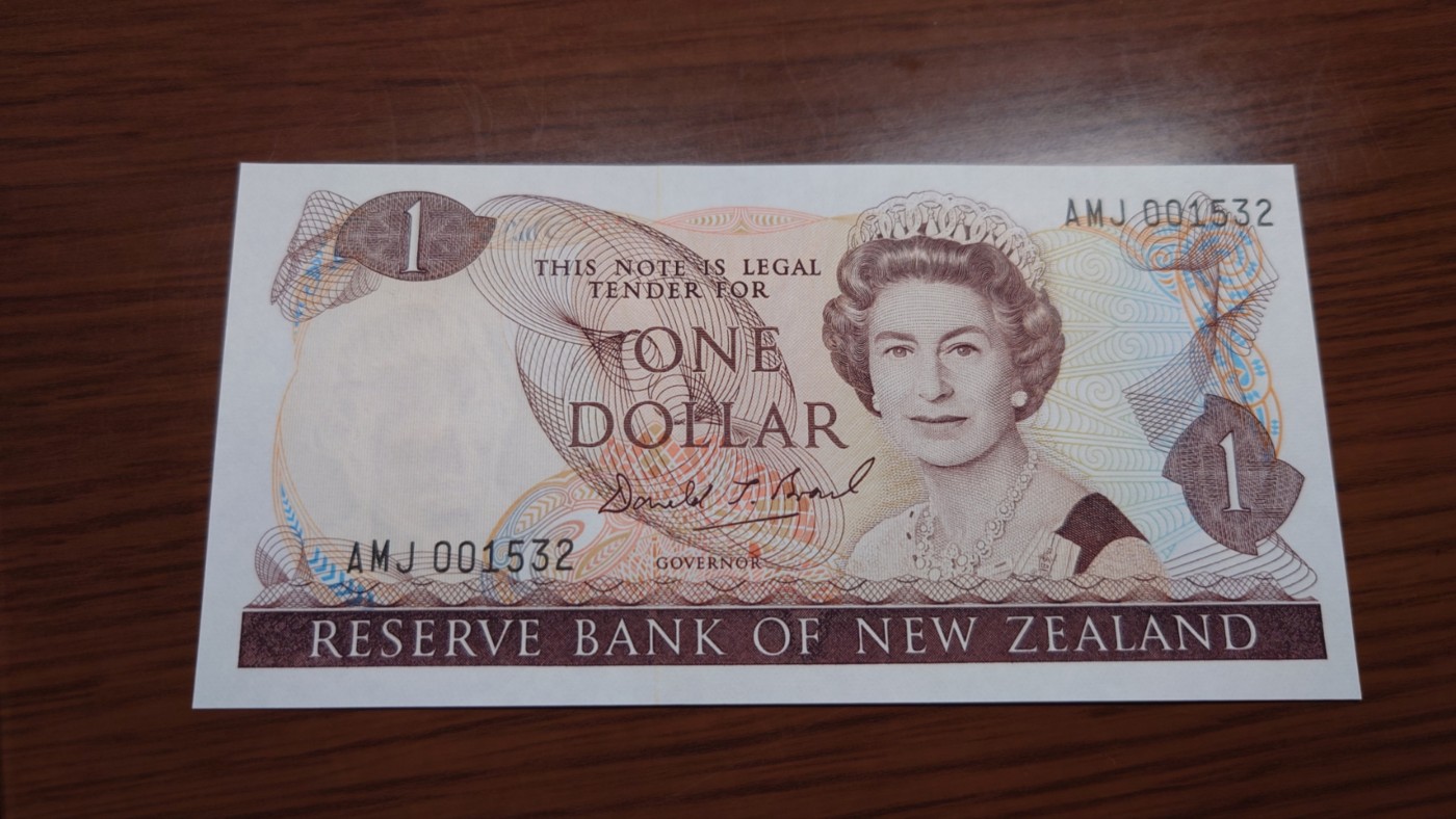 澳大利亚纸币1-2-5-10-20小套尾1同团购 绝品刀拆 免佣金（1-2-5-10也有零售另询）） 1981-92年新西兰1元 全新绝品千位号1532