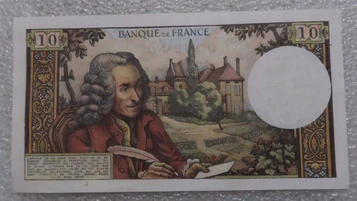 九月九，战地黄花分外香 法国1963年伏尔泰10法郎 纸币 有针孔