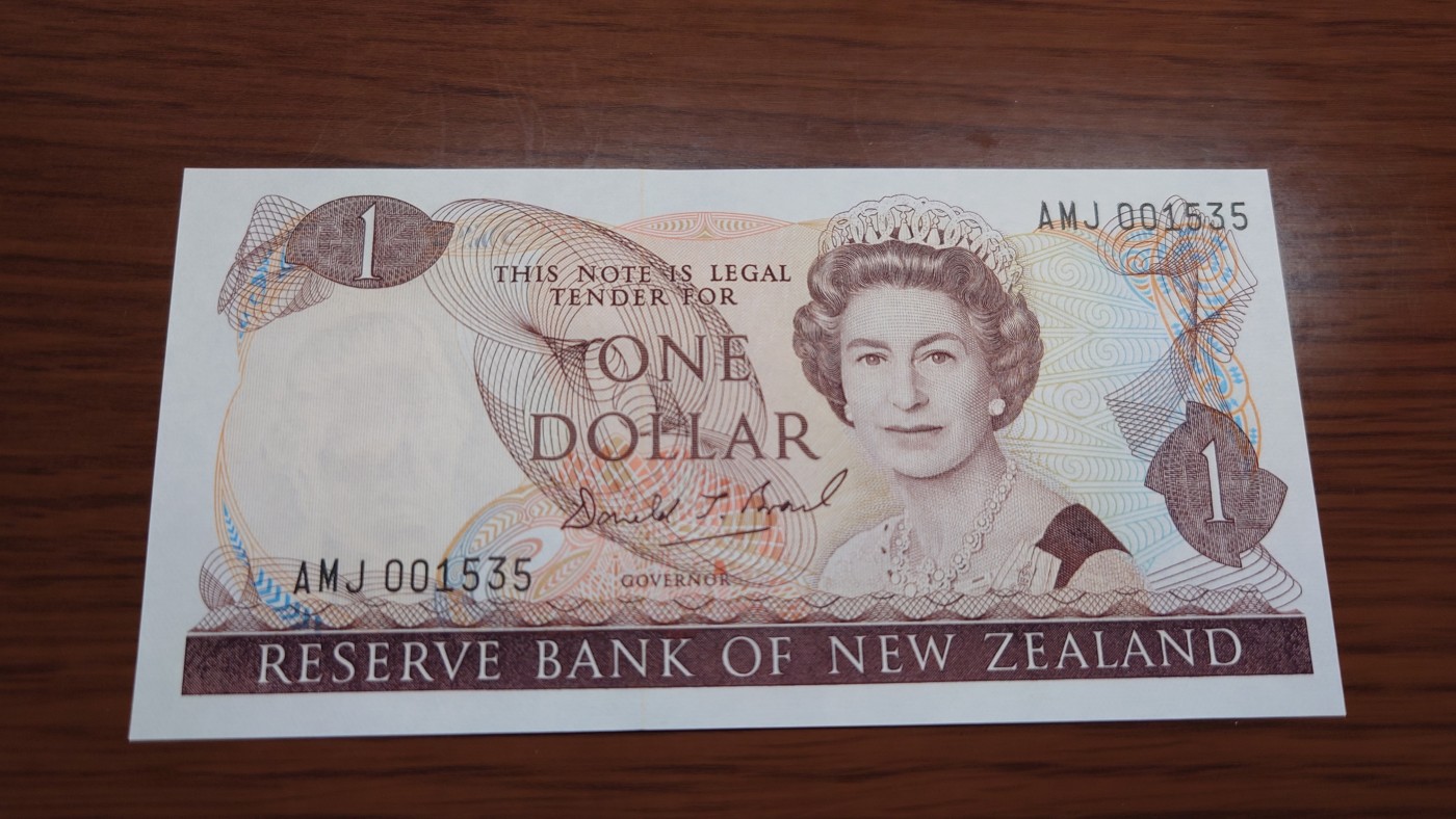 澳大利亚纸币1-2-5-10-20小套尾1同团购 绝品刀拆 免佣金（1-2-5-10也有零售另询）） 1981-92年新西兰1元 全新绝品千位号1535